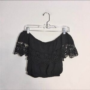 🖤 LA Hearts • Off-The-Shoulder Crop Top